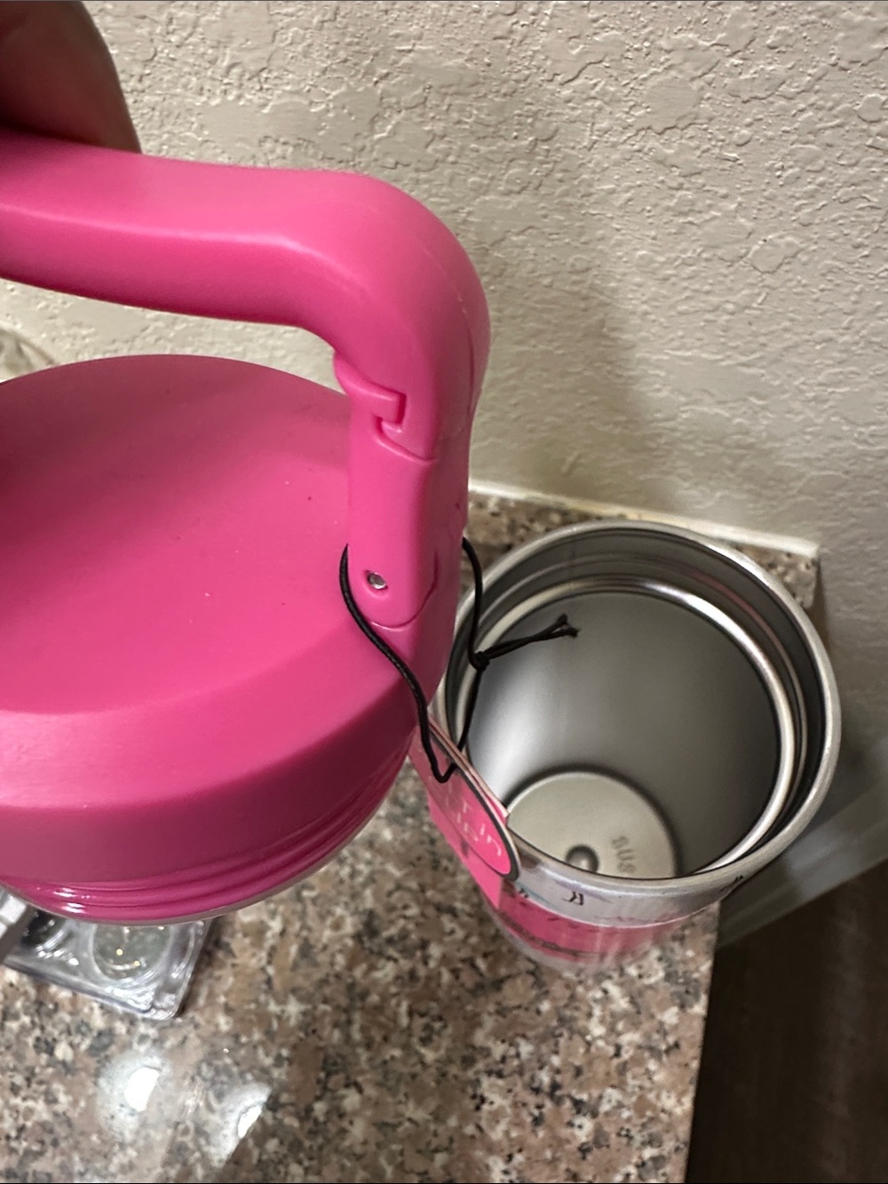 Betsey Johnson Pink Flamingo Insulated Water Bottle with Clip Handle 20. Oz - Picture 7 of 7